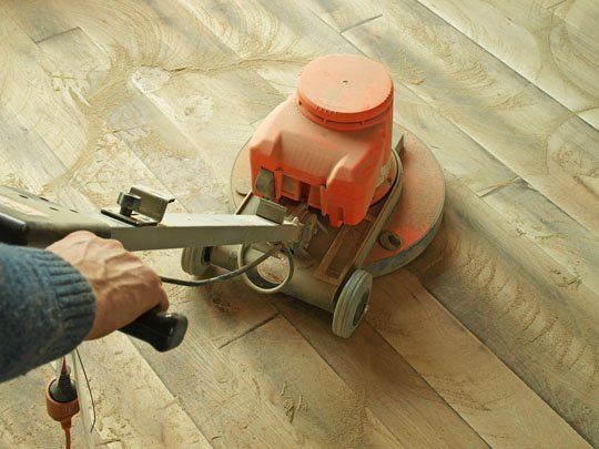 Berti Consiglia: cos'è la levigatura del parquet? Come posso riparare il  parquet? - Berti Pavimenti in Legno - BlogBerti Pavimenti in Legno – Blog